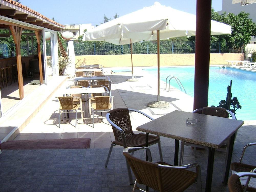 Australia Hotel Gazi Зручності фото